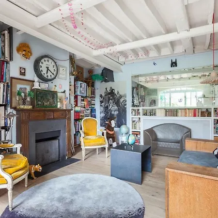 Апартаменты Rue Des Saules Townhouse By Onefinestay