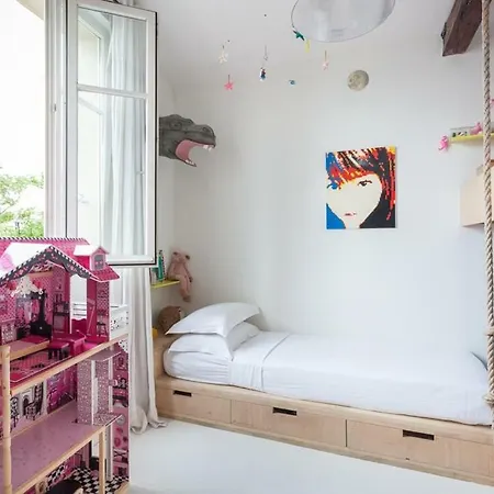 Rue Des Saules Townhouse By Onefinestay