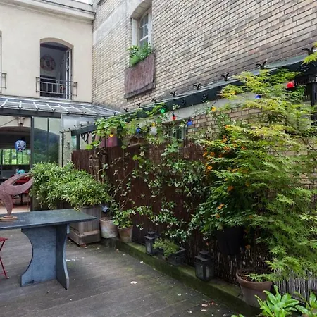 Апартаменты Rue Des Saules Townhouse By Onefinestay Париж